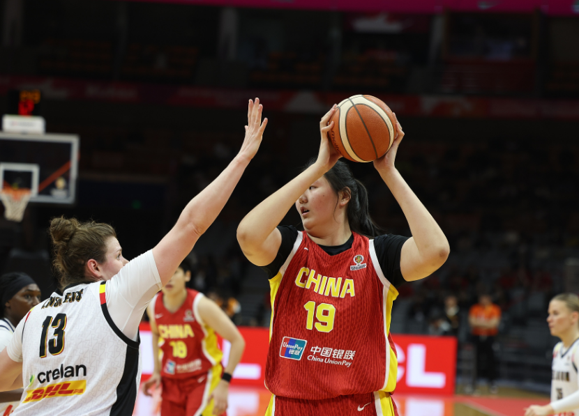 星空体育官网-中国女篮多惨：最多落后24分吞首败 被轰17-0+全队仅一人上双